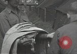 Standbild Unternehmen einen Soldaten Torquay England, 1944, aus Sekunde 19 historischem Filmmaterial Videoclip 65675074617