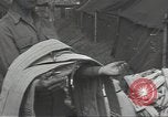 Standbild Unternehmen einen Soldaten Torquay England, 1944, aus Sekunde 21 historischem Filmmaterial Videoclip 65675074617