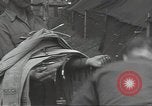 Standbild Unternehmen einen Soldaten Torquay England, 1944, aus Sekunde 26 historischem Filmmaterial Videoclip 65675074617
