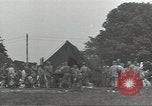 Standbild Unternehmen einen Soldaten Torquay England, 1944, aus Sekunde 27 historischem Filmmaterial Videoclip 65675074617