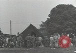 Standbild Unternehmen einen Soldaten Torquay England, 1944, aus Sekunde 33 historischem Filmmaterial Videoclip 65675074617