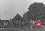 Standbild Unternehmen einen Soldaten Torquay England, 1944, aus Sekunde 34 historischem Filmmaterial Videoclip 65675074617