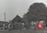 Standbild Unternehmen einen Soldaten Torquay England, 1944, aus Sekunde 35 historischem Filmmaterial Videoclip 65675074617