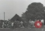 Standbild Unternehmen einen Soldaten Torquay England, 1944, aus Sekunde 36 historischem Filmmaterial Videoclip 65675074617