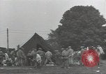 Standbild Unternehmen einen Soldaten Torquay England, 1944, aus Sekunde 37 historischem Filmmaterial Videoclip 65675074617
