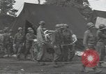 Standbild Unternehmen einen Soldaten Torquay England, 1944, aus Sekunde 39 historischem Filmmaterial Videoclip 65675074617