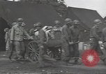 Standbild Unternehmen einen Soldaten Torquay England, 1944, aus Sekunde 41 historischem Filmmaterial Videoclip 65675074617