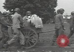 Standbild Unternehmen einen Soldaten Torquay England, 1944, aus Sekunde 45 historischem Filmmaterial Videoclip 65675074617