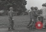 Standbild Unternehmen einen Soldaten Torquay England, 1944, aus Sekunde 47 historischem Filmmaterial Videoclip 65675074617