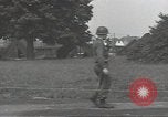 Standbild Unternehmen einen Soldaten Torquay England, 1944, aus Sekunde 48 historischem Filmmaterial Videoclip 65675074617