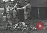 Standbild Unternehmen einen Soldaten Torquay England, 1944, aus Sekunde 49 historischem Filmmaterial Videoclip 65675074617