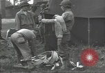 Standbild Unternehmen einen Soldaten Torquay England, 1944, aus Sekunde 54 historischem Filmmaterial Videoclip 65675074617