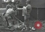 Standbild Unternehmen einen Soldaten Torquay England, 1944, aus Sekunde 55 historischem Filmmaterial Videoclip 65675074617