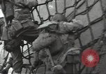 Standbild USA Soldaten im Englischen Kanal, 1944, aus Sekunde 35 historischem Filmmaterial Videoclip 65675074619
