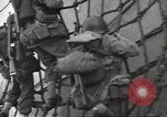 Standbild USA Soldaten im Englischen Kanal, 1944, aus Sekunde 36 historischem Filmmaterial Videoclip 65675074619