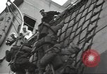 Standbild USA Soldaten im Englischen Kanal, 1944, aus Sekunde 38 historischem Filmmaterial Videoclip 65675074619