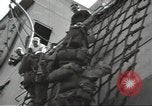 Standbild USA Soldaten im Englischen Kanal, 1944, aus Sekunde 39 historischem Filmmaterial Videoclip 65675074619