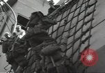 Standbild USA Soldaten im Englischen Kanal, 1944, aus Sekunde 40 historischem Filmmaterial Videoclip 65675074619