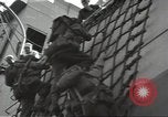 Standbild USA Soldaten im Englischen Kanal, 1944, aus Sekunde 41 historischem Filmmaterial Videoclip 65675074619
