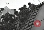 Standbild USA Soldaten im Englischen Kanal, 1944, aus Sekunde 47 historischem Filmmaterial Videoclip 65675074619