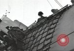 Standbild USA Soldaten im Englischen Kanal, 1944, aus Sekunde 53 historischem Filmmaterial Videoclip 65675074619