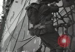 Standbild USA Soldaten im Englischen Kanal, 1944, aus Sekunde 57 historischem Filmmaterial Videoclip 65675074619