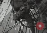 Standbild USA Soldaten im Englischen Kanal, 1944, aus Sekunde 59 historischem Filmmaterial Videoclip 65675074619