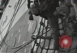Standbild USA Soldaten im Englischen Kanal, 1944, aus Sekunde 62 historischem Filmmaterial Videoclip 65675074619