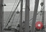 Standbild USA Soldaten im Englischen Kanal, 1944, aus Sekunde 3 historischem Filmmaterial Videoclip 65675074620