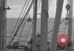 Standbild USA Soldaten im Englischen Kanal, 1944, aus Sekunde 4 historischem Filmmaterial Videoclip 65675074620