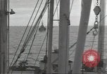 Standbild USA Soldaten im Englischen Kanal, 1944, aus Sekunde 5 historischem Filmmaterial Videoclip 65675074620