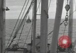 Standbild USA Soldaten im Englischen Kanal, 1944, aus Sekunde 6 historischem Filmmaterial Videoclip 65675074620