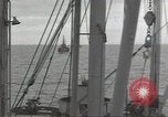 Standbild USA Soldaten im Englischen Kanal, 1944, aus Sekunde 8 historischem Filmmaterial Videoclip 65675074620