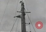 Standbild USA Soldaten im Englischen Kanal, 1944, aus Sekunde 10 historischem Filmmaterial Videoclip 65675074620