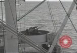 Standbild USA Soldaten im Englischen Kanal, 1944, aus Sekunde 19 historischem Filmmaterial Videoclip 65675074620