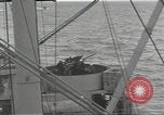 Standbild USA Soldaten im Englischen Kanal, 1944, aus Sekunde 21 historischem Filmmaterial Videoclip 65675074620