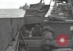 Standbild USA Soldaten im Englischen Kanal, 1944, aus Sekunde 29 historischem Filmmaterial Videoclip 65675074620