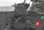 Standbild USA Soldaten im Englischen Kanal, 1944, aus Sekunde 32 historischem Filmmaterial Videoclip 65675074620