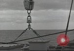 Standbild USA Soldaten im Englischen Kanal, 1944, aus Sekunde 56 historischem Filmmaterial Videoclip 65675074620