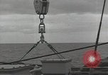 Standbild USA Soldaten im Englischen Kanal, 1944, aus Sekunde 57 historischem Filmmaterial Videoclip 65675074620