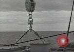 Standbild USA Soldaten im Englischen Kanal, 1944, aus Sekunde 59 historischem Filmmaterial Videoclip 65675074620