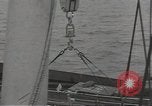 Standbild USA Soldaten im Englischen Kanal, 1944, aus Sekunde 60 historischem Filmmaterial Videoclip 65675074620