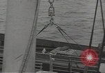 Standbild USA Soldaten im Englischen Kanal, 1944, aus Sekunde 62 historischem Filmmaterial Videoclip 65675074620