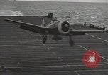 Immagine di F6F Hellcat aerei da combattimento Teatro pacifico, 1945, secondo 33 filmato di repertorio 65675074654