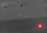 Immagine di F6F Hellcat aerei da combattimento Teatro pacifico, 1945, secondo 13 filmato di repertorio 65675074655