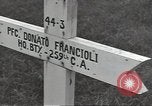 Immagine di Stati Uniti cimitero Guadalcanal nelle Isole Salomone, 1944, secondo 38 filmato di repertorio 65675074668
