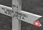 Immagine di Stati Uniti cimitero Guadalcanal nelle Isole Salomone, 1944, secondo 40 filmato di repertorio 65675074668