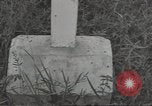 Immagine di Stati Uniti cimitero Guadalcanal nelle Isole Salomone, 1944, secondo 46 filmato di repertorio 65675074668