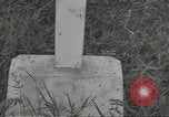 Immagine di Stati Uniti cimitero Guadalcanal nelle Isole Salomone, 1944, secondo 47 filmato di repertorio 65675074668