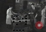 Standbild Gauntlet body Armor United States USA, 1941, aus Sekunde 1 historischem Filmmaterial Videoclip 65675074669